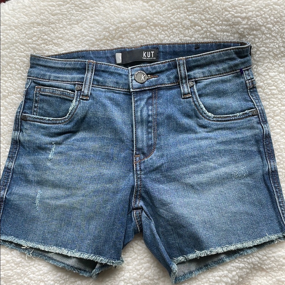 Kut from the Kloth Gidget Frey Shorts Medium Wash Distressed Size 0 (fit like 4)